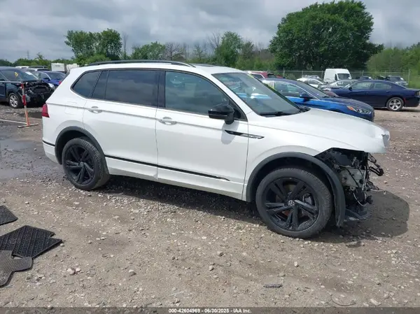 3VV8B7AX7RM054747 2024 VOLKSWAGEN TIGUAN - Image 1