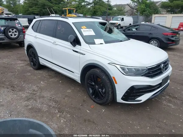 3VV8B7AX8NM006023 2022 VOLKSWAGEN TIGUAN - Image 1