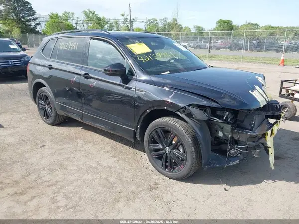 3VV8B7AX8NM111161 2022 VOLKSWAGEN TIGUAN - Image 1