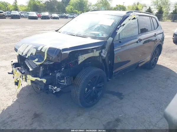 3VV8B7AX8NM111161 2022 VOLKSWAGEN TIGUAN - Image 2