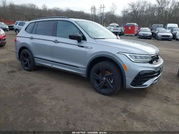 3VV8B7AX8PM003528 2023 VOLKSWAGEN TIGUAN - Image 1