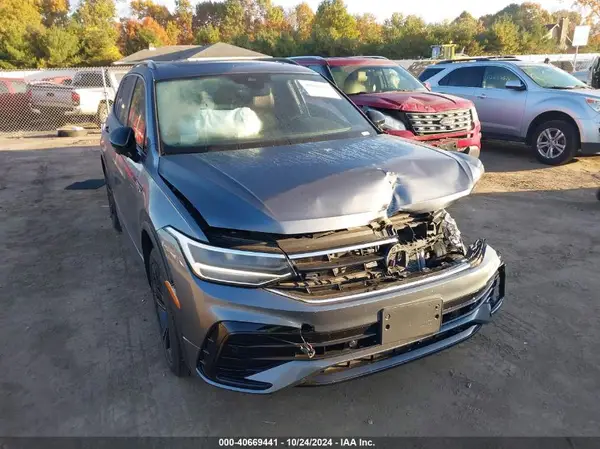 3VV8B7AX8PM013931 2023 VOLKSWAGEN TIGUAN - Image 1
