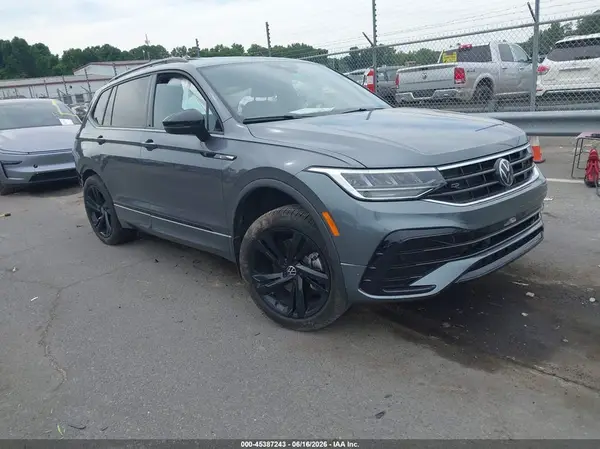 3VV8B7AX8RM060637 2024 VOLKSWAGEN TIGUAN - Image 1