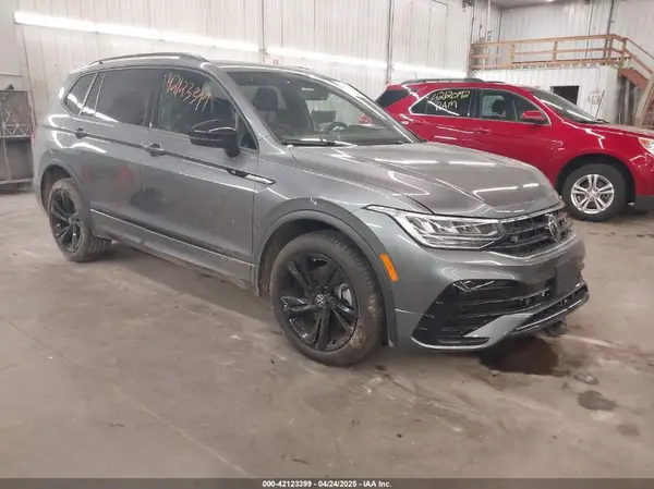3VV8B7AX8RM090818 2024 VOLKSWAGEN TIGUAN - Image 1