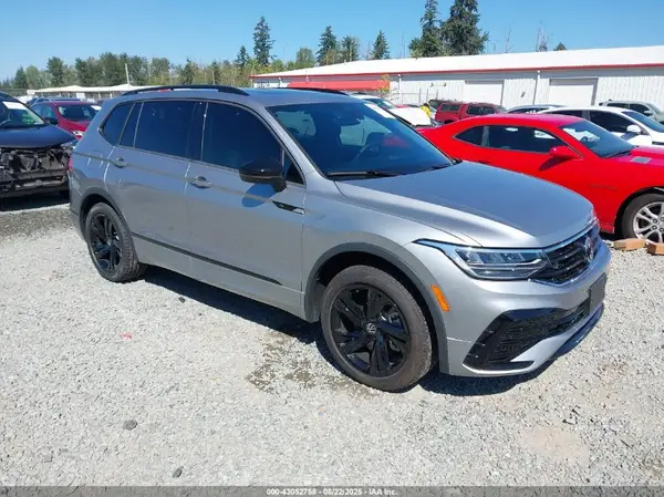 3VV8B7AX8RM228521 2024 VOLKSWAGEN TIGUAN - Image 1