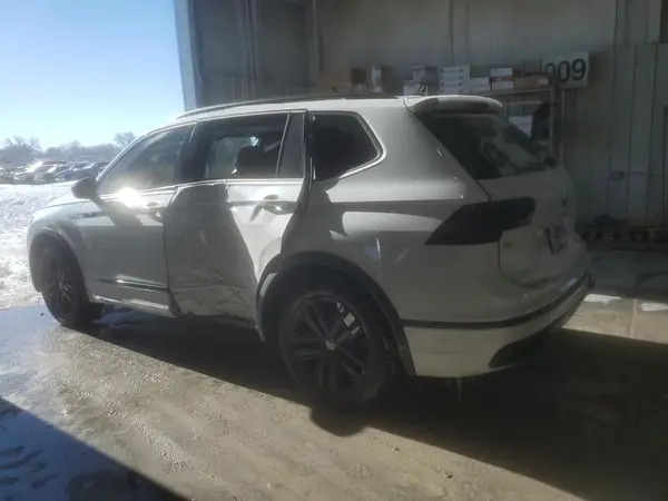 3VV8B7AX9NM065565 2022 VOLKSWAGEN TIGUAN - Image 2