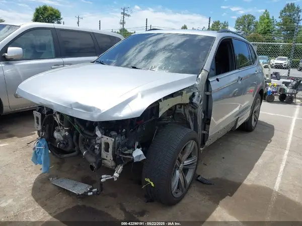 3VV8B7AX9NM093043 2022 VOLKSWAGEN TIGUAN - Image 2