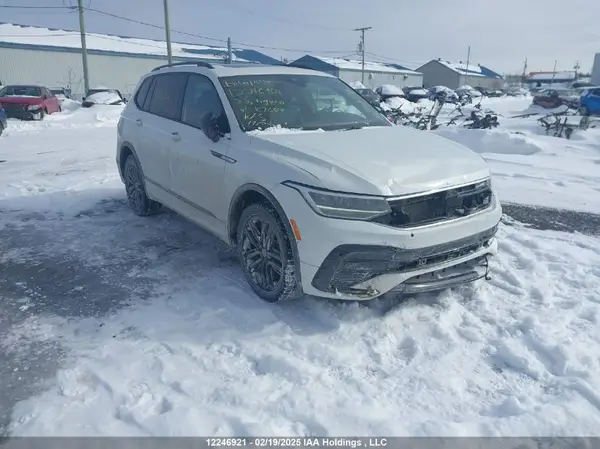 3VV8B7AX9NM162667 2022 VOLKSWAGEN TIGUAN - Image 1