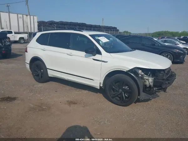 3VV8B7AX9PM055640 2023 VOLKSWAGEN TIGUAN - Image 1