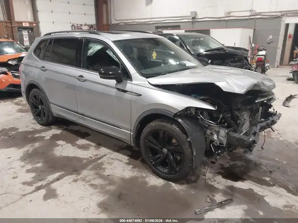 3VV8B7AX9PM130501 2023 VOLKSWAGEN TIGUAN - Image 1