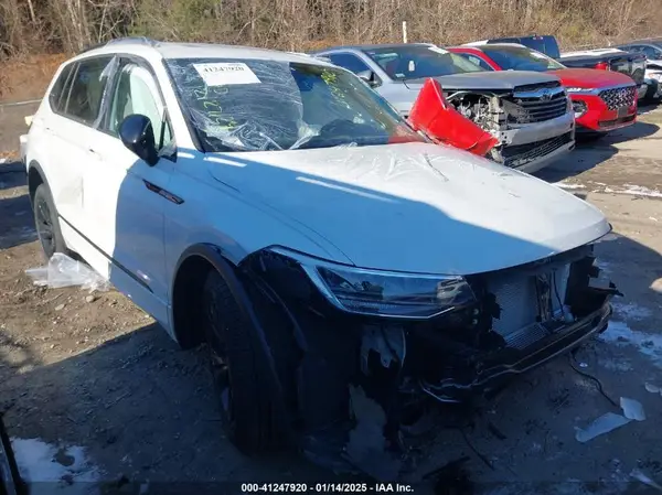 3VV8B7AX9RM037707 2024 VOLKSWAGEN TIGUAN - Image 1
