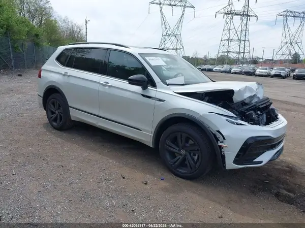 3VV8B7AX9RM231038 2024 VOLKSWAGEN TIGUAN - Image 1