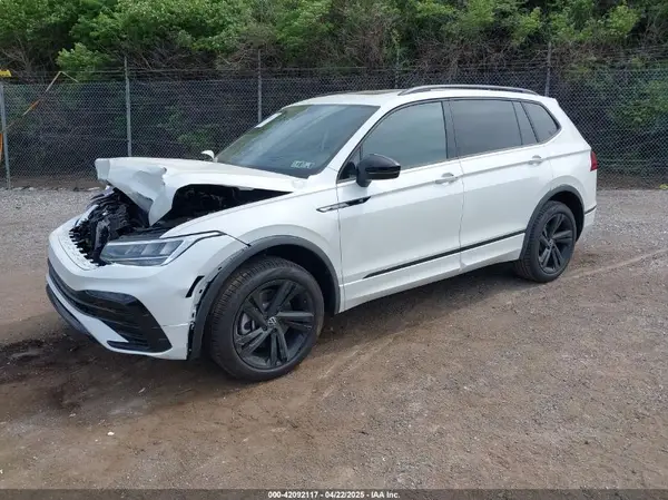 3VV8B7AX9RM231038 2024 VOLKSWAGEN TIGUAN - Image 2