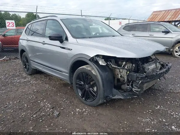 3VV8B7AXXNM049827 2022 VOLKSWAGEN TIGUAN - Image 1