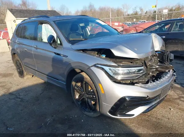3VV8B7AXXNM156120 2022 VOLKSWAGEN TIGUAN - Image 1