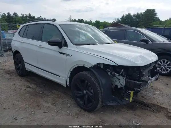 3VV8B7AXXRM105318 2024 VOLKSWAGEN TIGUAN - Image 1