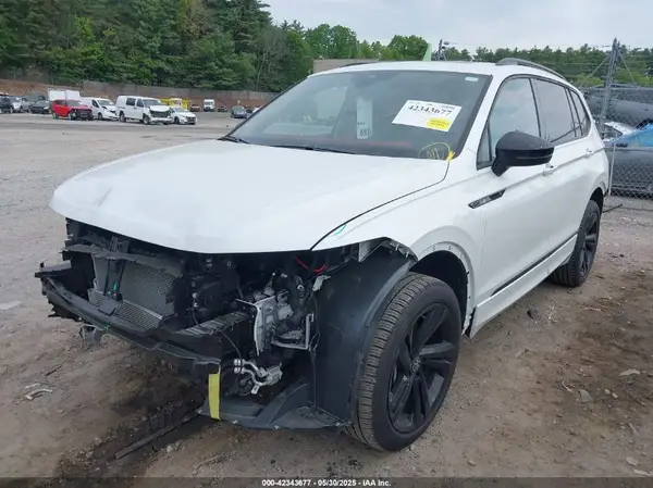 3VV8B7AXXRM105318 2024 VOLKSWAGEN TIGUAN - Image 2