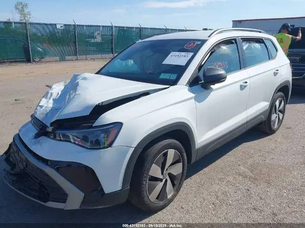 3VV8C7B22SM012573 2025 VOLKSWAGEN TAOS - Image 2