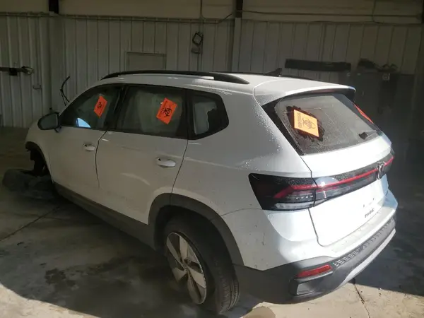 3VV8C7B23SM045176 2025 VOLKSWAGEN TAOS - Image 2
