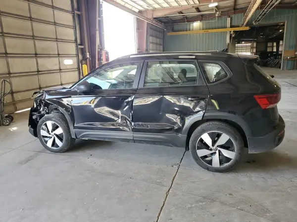 3VV8X7B20RM067330 2024 VOLKSWAGEN TAOS - Image 2