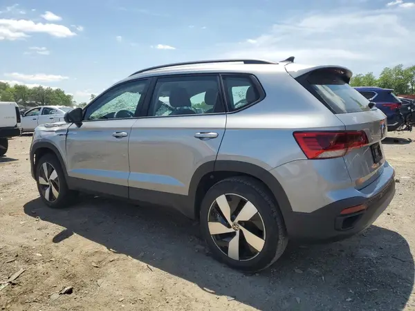 3VV8X7B21RM078076 2024 VOLKSWAGEN TAOS - Image 2