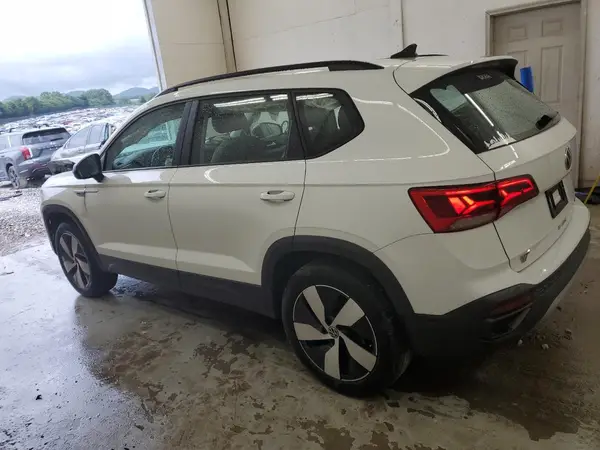 3VV8X7B22RM022342 2024 VOLKSWAGEN TAOS - Image 2