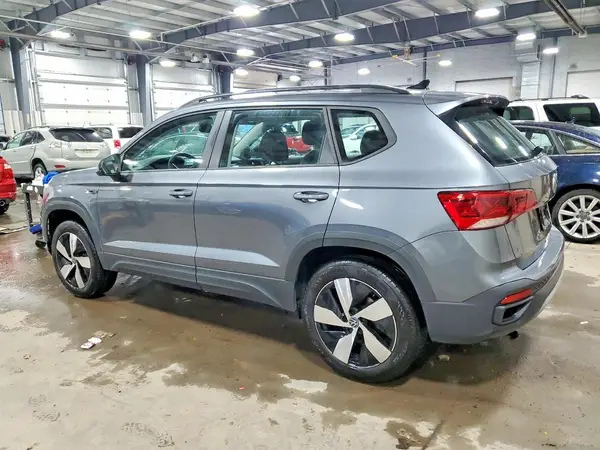 3VV8X7B22RM062257 2024 VOLKSWAGEN TAOS - Image 2