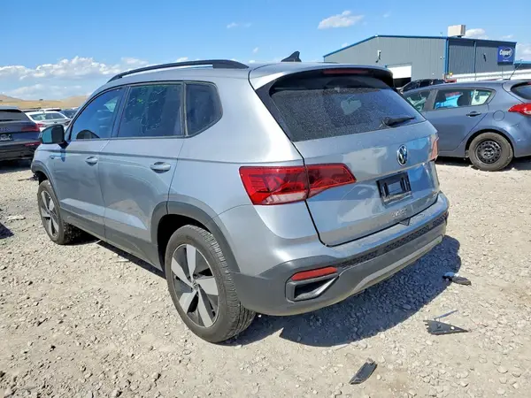 3VV8X7B22RM121467 2024 VOLKSWAGEN TAOS - Image 2