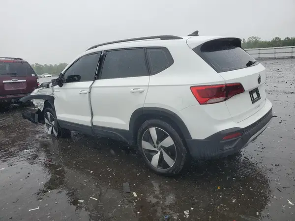 3VV8X7B24RM124807 2024 VOLKSWAGEN TAOS - Image 2