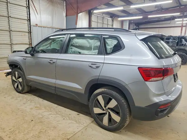 3VV8X7B26RM018200 2024 VOLKSWAGEN TAOS - Image 2