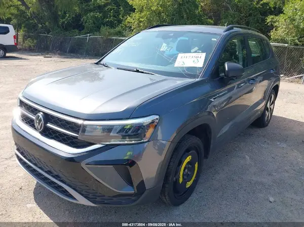 3VV8X7B28RM018988 2024 VOLKSWAGEN TAOS - Image 2