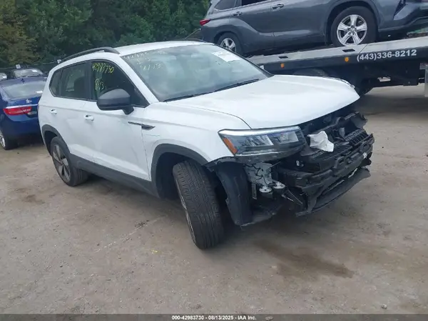 3VV8X7B28RM029201 2024 VOLKSWAGEN TAOS - Image 1