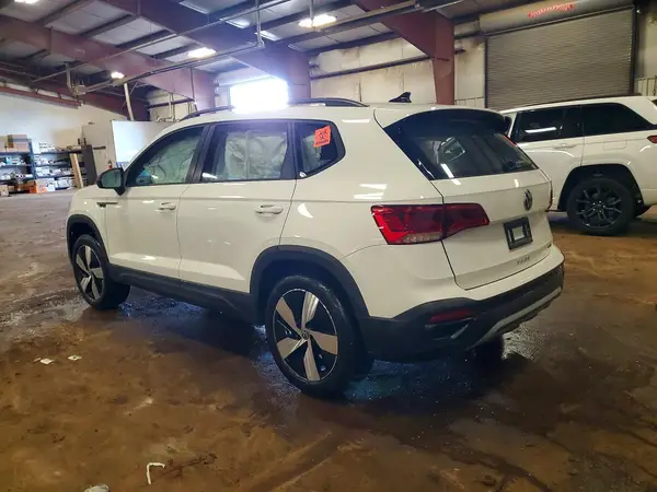 3VV8X7B28RM096624 2024 VOLKSWAGEN TAOS - Image 2