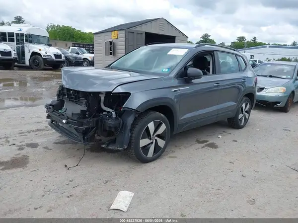 3VV8X7B29RM069092 2024 VOLKSWAGEN TAOS - Image 2