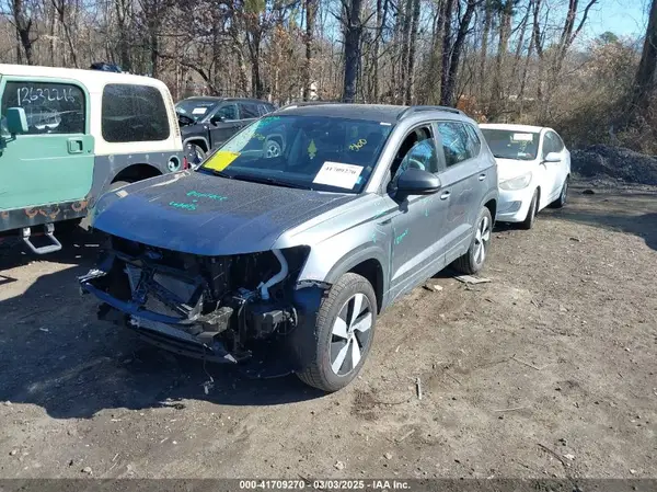 3VV8X7B2XRM129459 2024 VOLKSWAGEN TAOS - Image 2