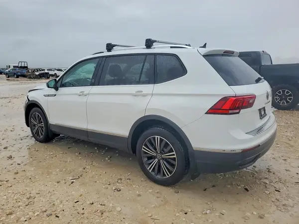 3VVAB7AX8RM208285 2024 VOLKSWAGEN TIGUAN - Image 2