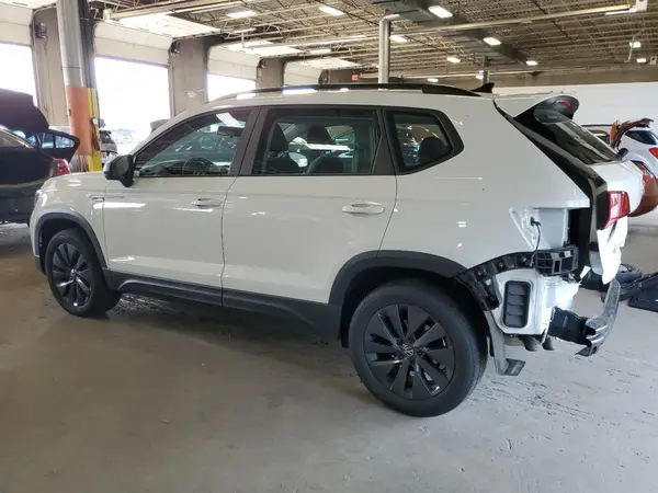3VVAX7B22NM021428 2022 VOLKSWAGEN TAOS - Image 2