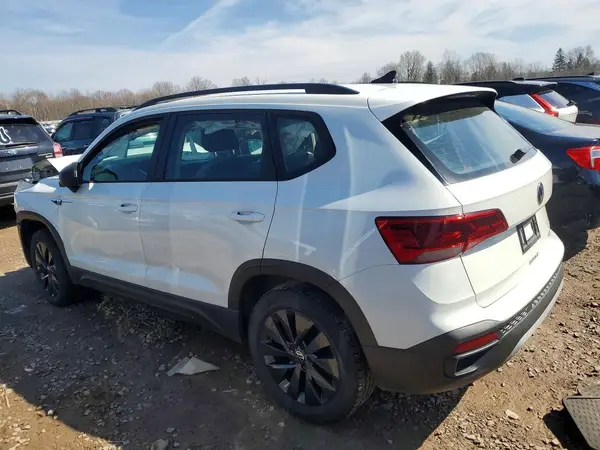 3VVAX7B22NM041324 2022 VOLKSWAGEN TAOS - Image 2
