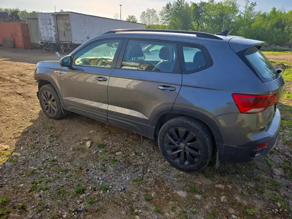 3VVAX7B22NM080981 2022 VOLKSWAGEN TAOS - Image 2