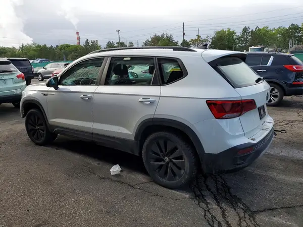 3VVAX7B23NM037413 2022 VOLKSWAGEN TAOS - Image 2