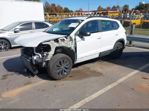 3VVAX7B27NM016290 2022 VOLKSWAGEN TAOS - Image 2