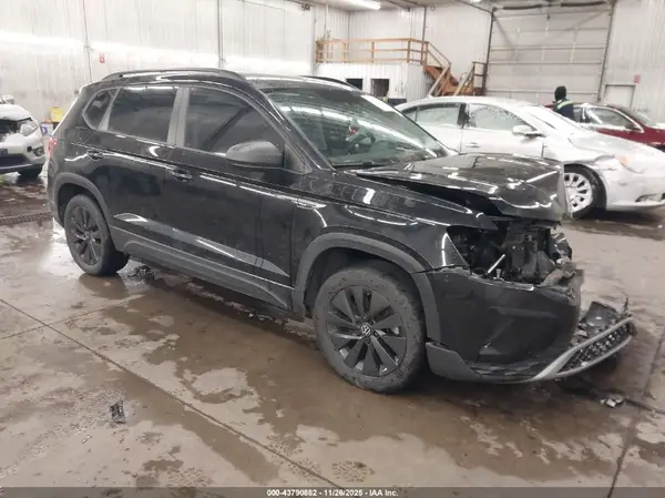 3VVAX7B28NM051405 2022 VOLKSWAGEN TAOS - Image 1