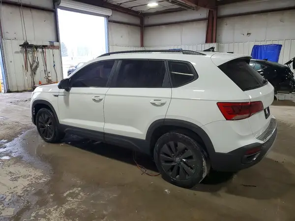 3VVAX7B28NM071346 2022 VOLKSWAGEN TAOS - Image 2