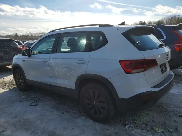 3VVAX7B28NM078054 2022 VOLKSWAGEN TAOS - Image 2