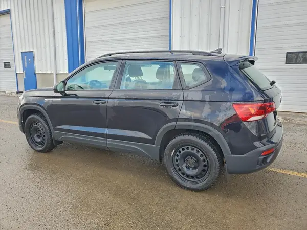 3VVAX7B28PM348502 2023 VOLKSWAGEN TAOS - Image 2