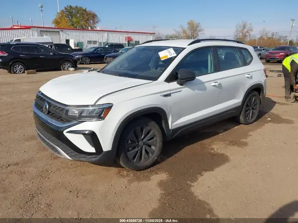 3VVAX7B2XNM065581 2022 VOLKSWAGEN TAOS - Image 2