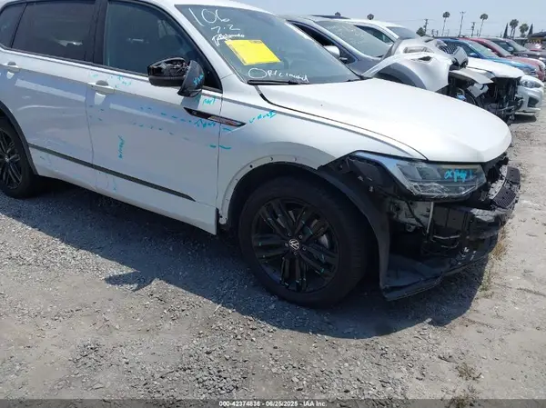 3VVCB7AX1NM078210 2022 VOLKSWAGEN TIGUAN - Image 1