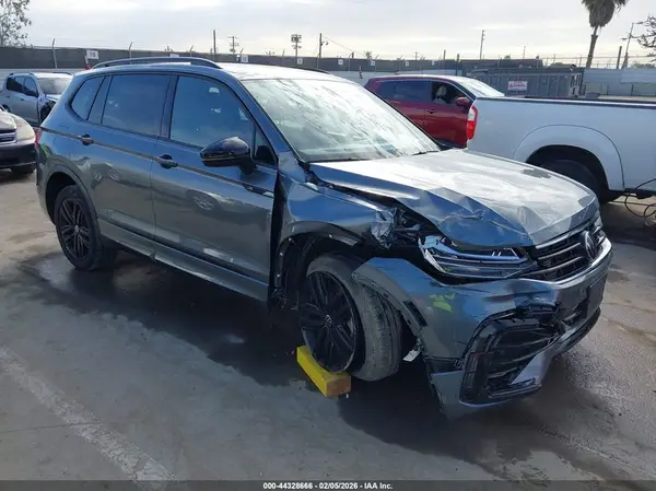 3VVCB7AX1NM132881 2022 VOLKSWAGEN TIGUAN - Image 1
