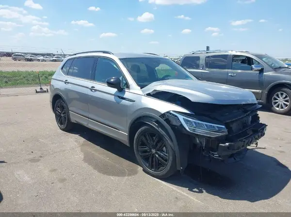 3VVCB7AX2NM003645 2022 VOLKSWAGEN TIGUAN - Image 1