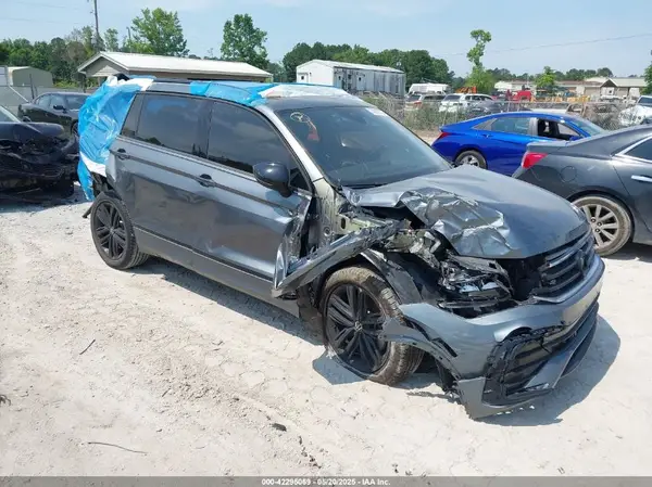 3VVCB7AX5NM104260 2022 VOLKSWAGEN TIGUAN - Image 1